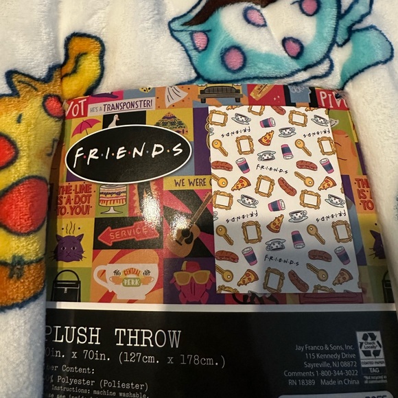 Friends Throw Blanket - Picture 3 of 3